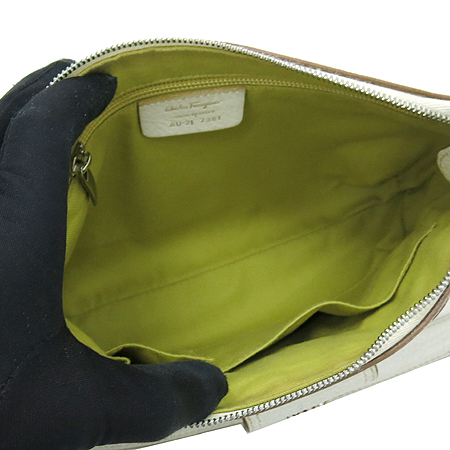 Ferragamo(��󰡸�) 21 7381 ȭ��Ʈ���� ���� ��ġ�� �ΰ� ��� �̴� ����� �̹���6 - ���̺��� �߰���ǰ