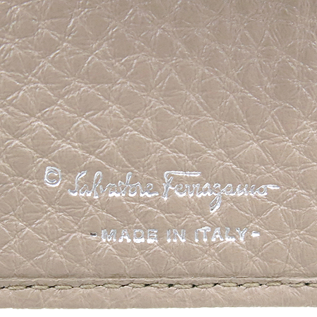 Ferragamo(��󰡸�) 22 4209 ���������� ���� ��ġ�� �ΰ� �� ��� ������ �̹���6 - ���̺��� �߰���ǰ