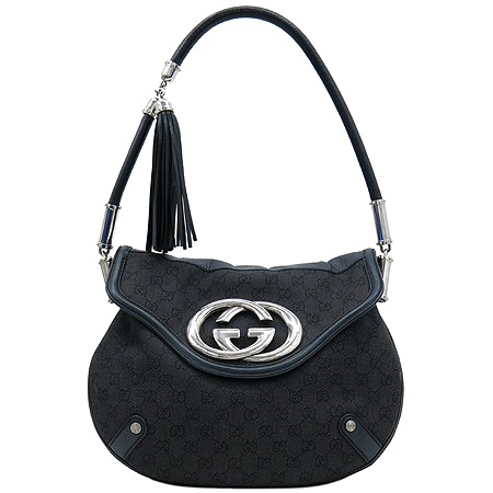 ����  �����