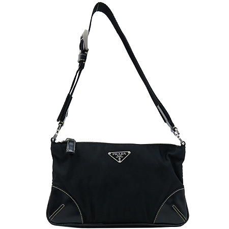 �����  �����