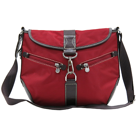 ����  �����