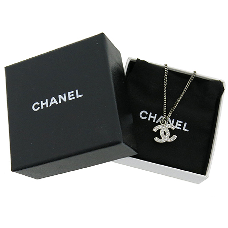 ����  �����