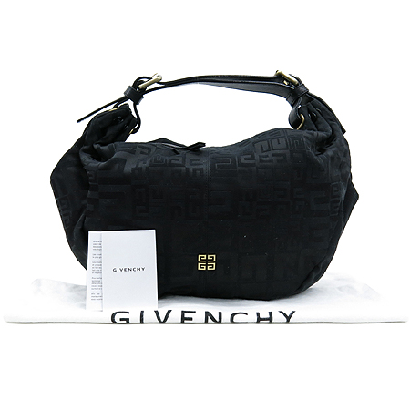 �����  �����