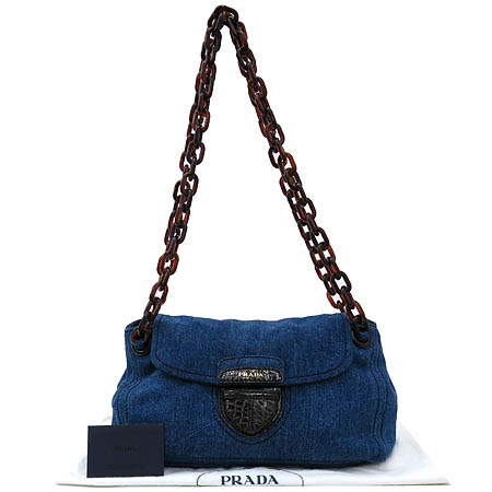 �����  �����