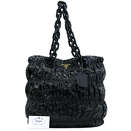 �����  �����