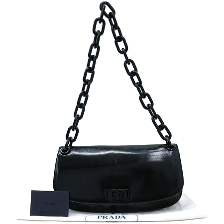 �����  �����