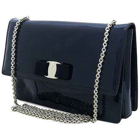 Ferragamo(��󰡸�) 21 D855 ���̺� ���̴�Ʈ GINNY ���� ���� �ٶ� ������� ü�� ũ�ν��� �̹���3 - ���̺��� �߰���ǰ