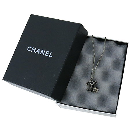 ����  �����