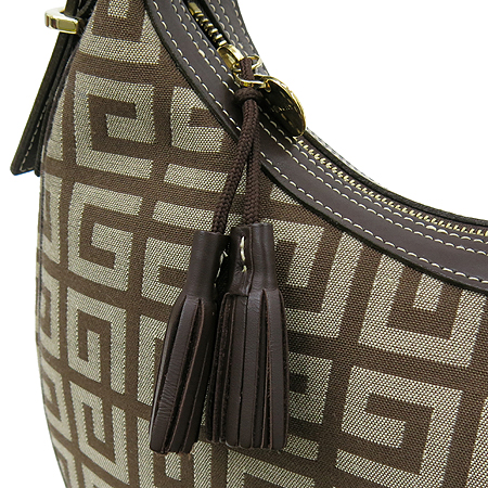 GIVENCHY(�����) �ڰ��� ȣ�� ����� �̹���3 - ���̺��� �߰���ǰ