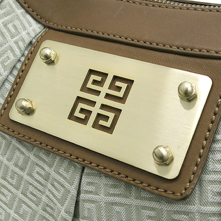 GIVENCHY(�����) �ΰ� ��Ż ��� �ڰ��� ȣ�� ����� �̹���3 - ���̺��� �߰���ǰ