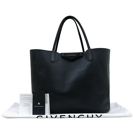 �����  �����