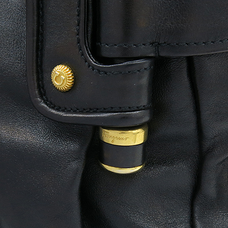 Ferragamo(��󰡸�) 21 8440 ��� ��ġ�� �ΰ� ���� CALF ���� ��Ʈ�� �̹���5 - ���̺��� �߰���ǰ