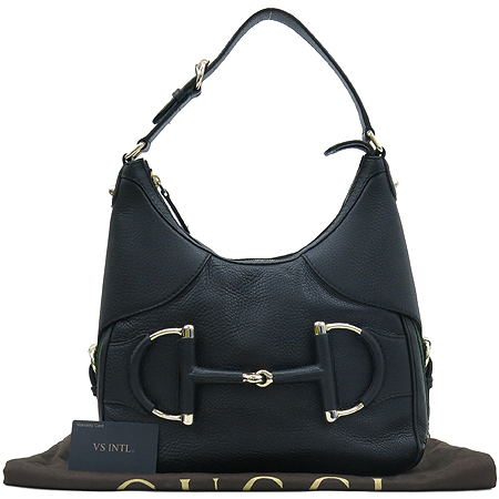 ����  �����