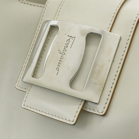 Ferragamo(��󰡸�) 21 2407 ���̺��� ���� �簢 ��Ʈ�� �̹���3 - ���̺��� �߰���ǰ