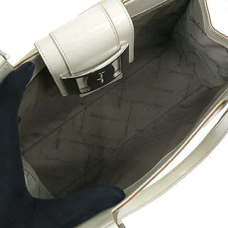 Ferragamo(��󰡸�) 21 2407 ���̺��� ���� �簢 ��Ʈ�� �̹���6 - ���̺��� �߰���ǰ