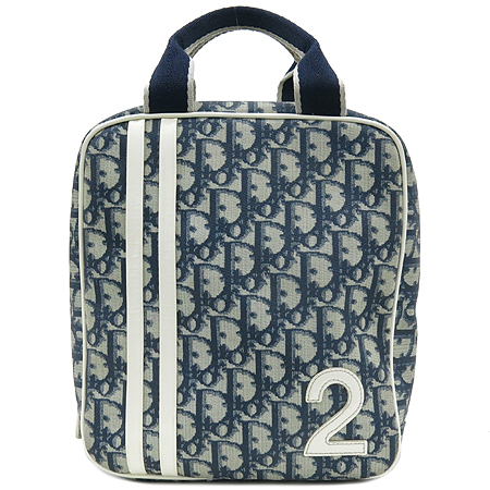 ���  ����