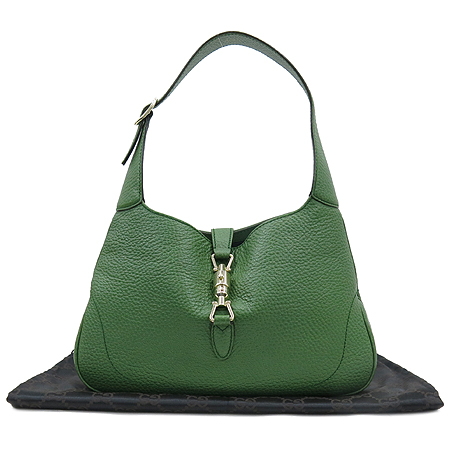 ����  �����