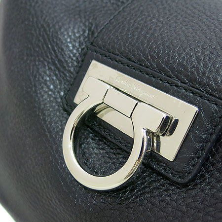 Ferragamo(��󰡸�) 21 D757 ���� ���� �Ĵϻ� M������ ȣ�� ����� [��õ ������] �̹���3 - ���̺��� �߰���ǰ