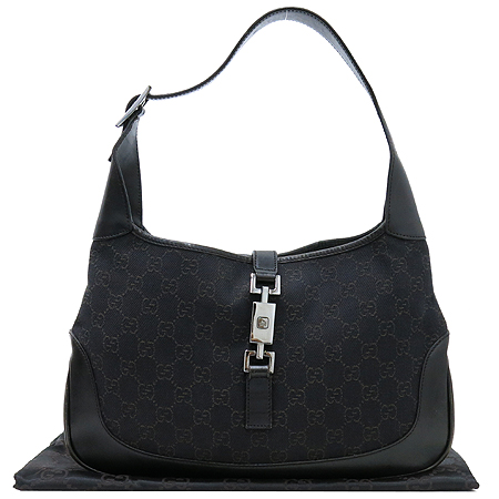 ����  �����