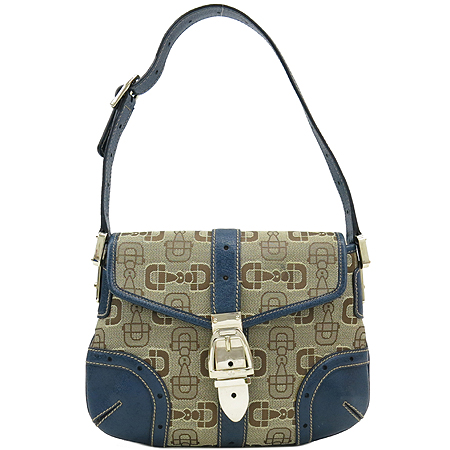 ����  �����