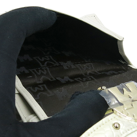 Metrocity(��Ʈ�ν�Ƽ) ȭ��Ʈ �� �Ǿ����� ����ΰ� ������ �̹���4 - ���̺��� �߰���ǰ