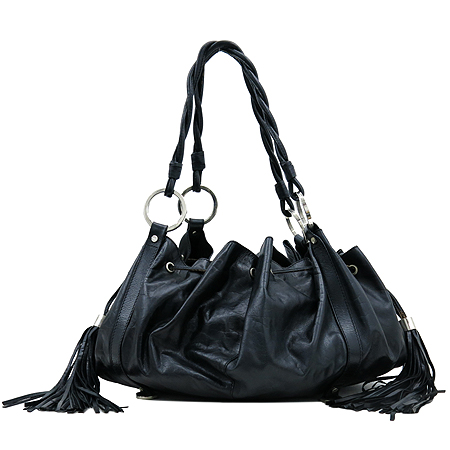 �����  �����