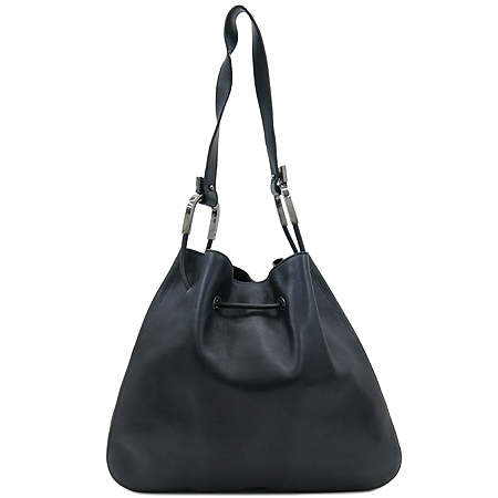 ����  �����