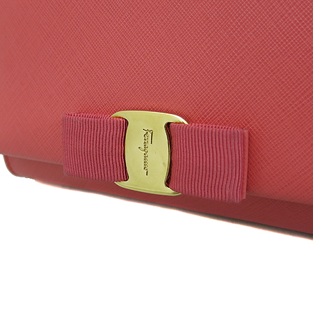 Ferragamo(��󰡸�) 22 B558 ���ǾƳ� ���� ������� ���� ü�� ũ�ν��� [��������] �̹���3 - ���̺��� �߰���ǰ