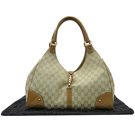 ����  �����