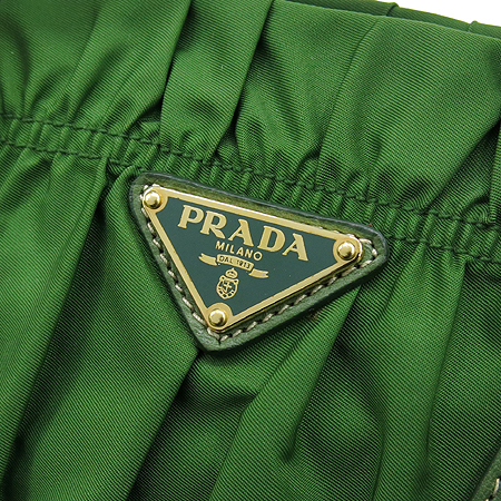 Prada(�����) TESSUTO GAUFRE �׸��к긯 �����ڵ� ����ΰ� ��Ʈ�� + �����Ʈ�� �̹���4 - ���̺��� �߰���ǰ