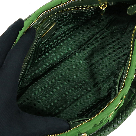 Prada(�����) TESSUTO GAUFRE �׸��к긯 �����ڵ� ����ΰ� ��Ʈ�� + �����Ʈ�� �̹���6 - ���̺��� �߰���ǰ