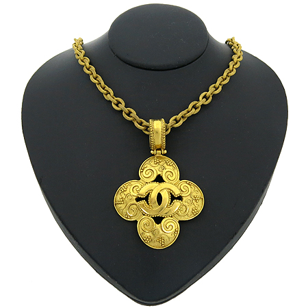 ����  �����