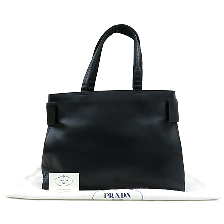 �����  �����