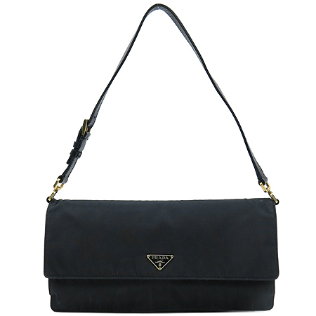 �����  �����