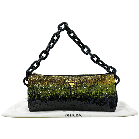 �����  �����