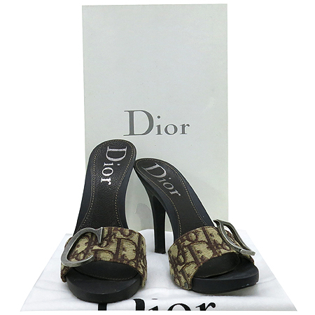 ���  ����