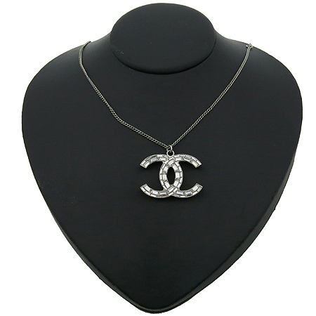 ����  �����