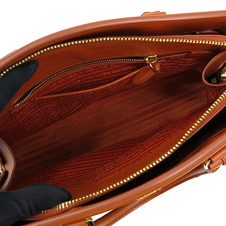 Prada(�����) BN2142  �ﰢ�ΰ� SAFFIANO(���ǾƳ�) LUX ��Ʈ�� �̹���6 - ���̺��� �߰���ǰ