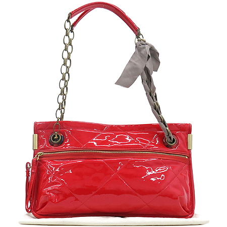 ����  �����