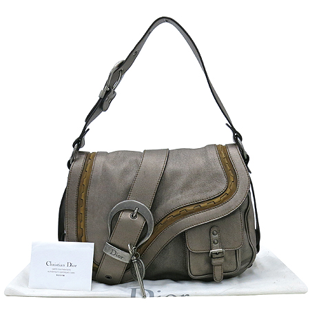 ���  �����