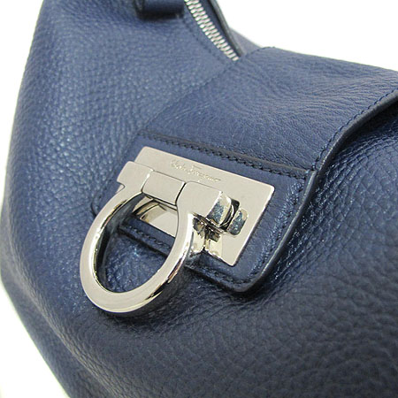 Ferragamo(��󰡸�) 21 D757 ���̺� ���� �Ĵϻ� M������ ȣ�� ����� [��õ ������] �̹���4 - ���̺��� �߰���ǰ