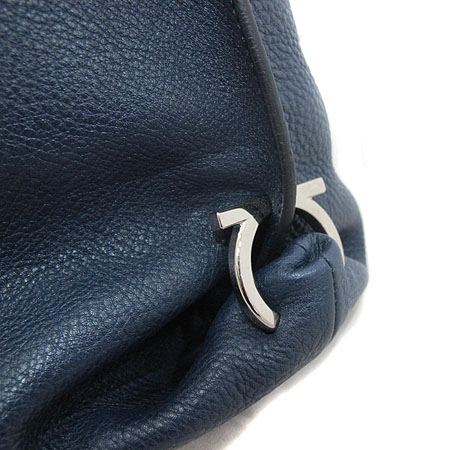 Ferragamo(��󰡸�) 21 D757 ���̺� ���� �Ĵϻ� M������ ȣ�� ����� [��õ ������] �̹���5 - ���̺��� �߰���ǰ