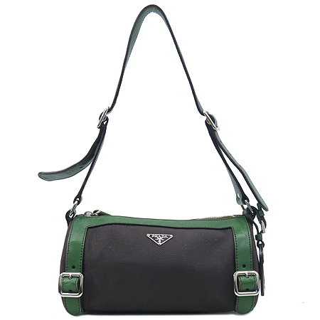 �����  �����