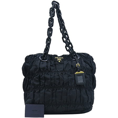 �����  �����