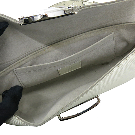 Louis Vuitton(���̺���) M5929J ���� ���� ���״� Ŭ��ġ �� ����� �̹���6 - ���̺��� �߰���ǰ