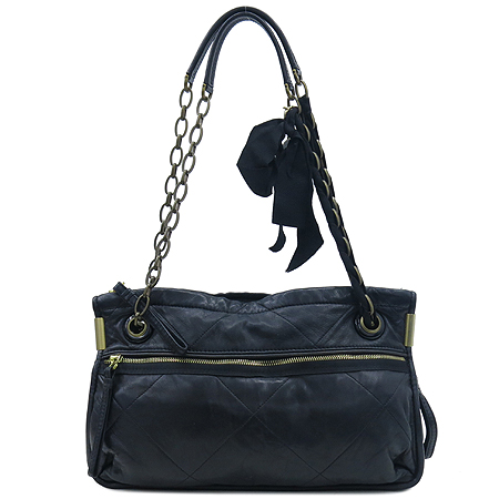 ����  �����