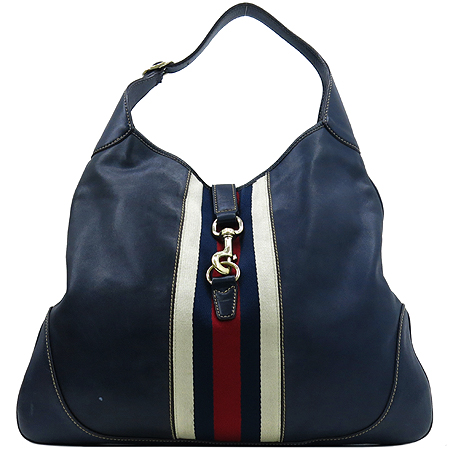 ����  �����