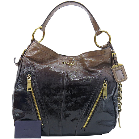 �����  �����