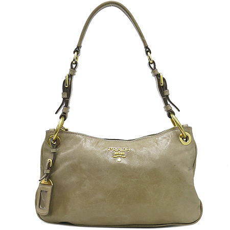 �����  �����