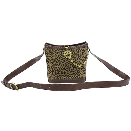 ������  �����